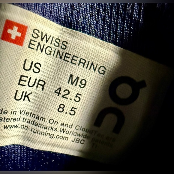 On Cloud Running MineralRust Sneakers - Picture 10 of 10